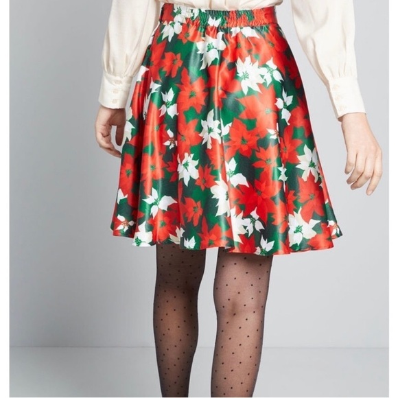 ModCloth Poinsettia Skirt S - Picture 1 of 9